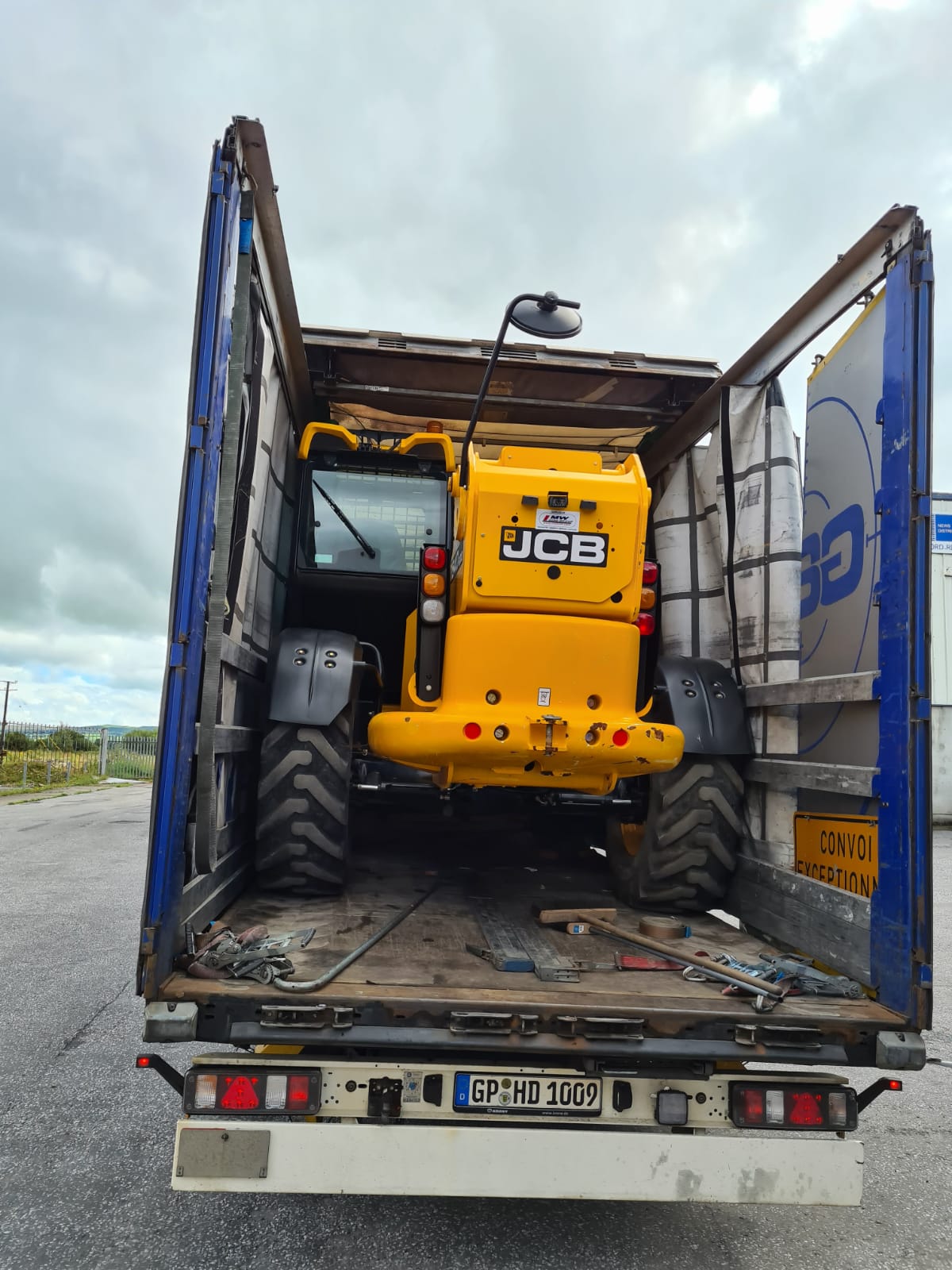 2 loads of  JCBs...SOLD...to a customer in Germany